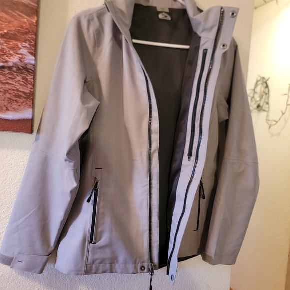 Women's Stylish Gray Ski Jacket - Picture 3 of 6